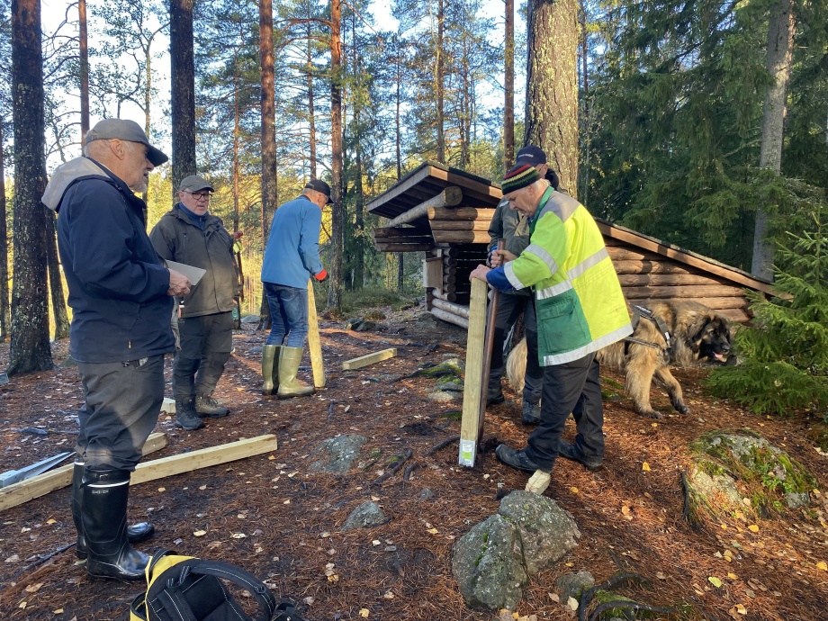 Ritajärvi taulun pystytys Ritajärvi taulun pystytys